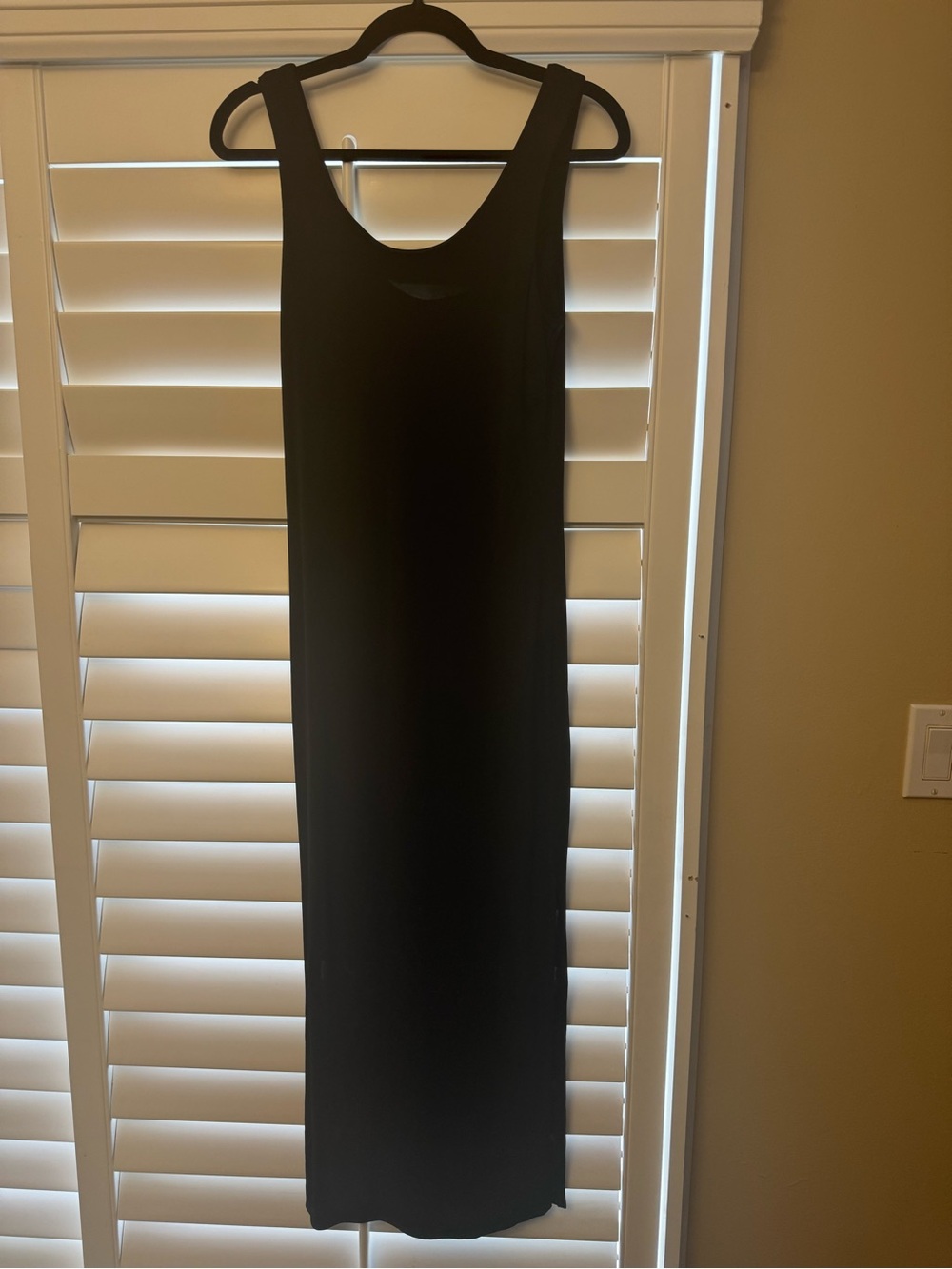 Ann Taylor Black Sleeveless Maxi Dress with Side Slit – Size 4